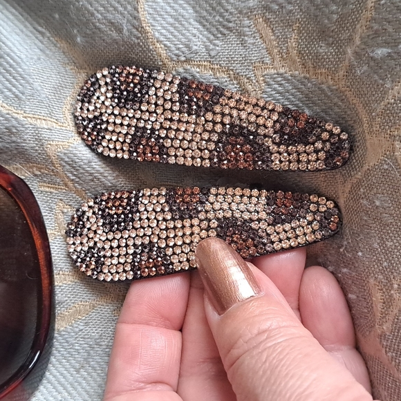 Pretty Leopard Sunglasses with Leopard Hairpin - Picture 3 of 9